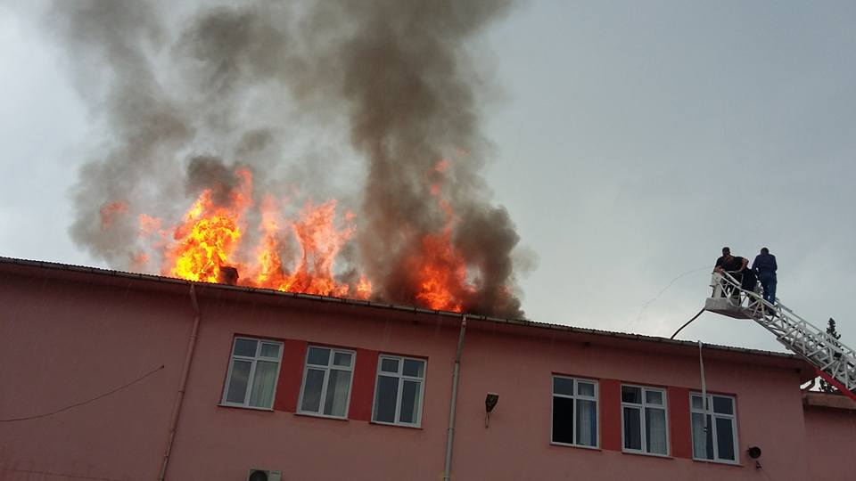 Yıldırım Okulu Yaktı