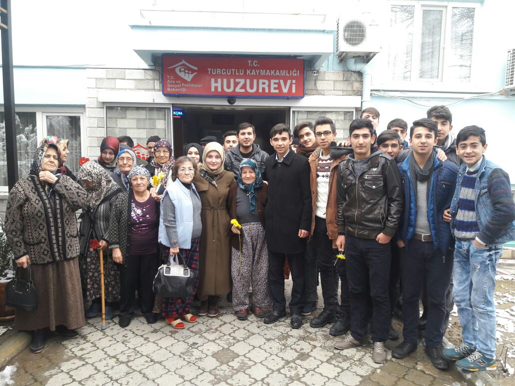 Ak Lise'den Huzurevi Ziyareti