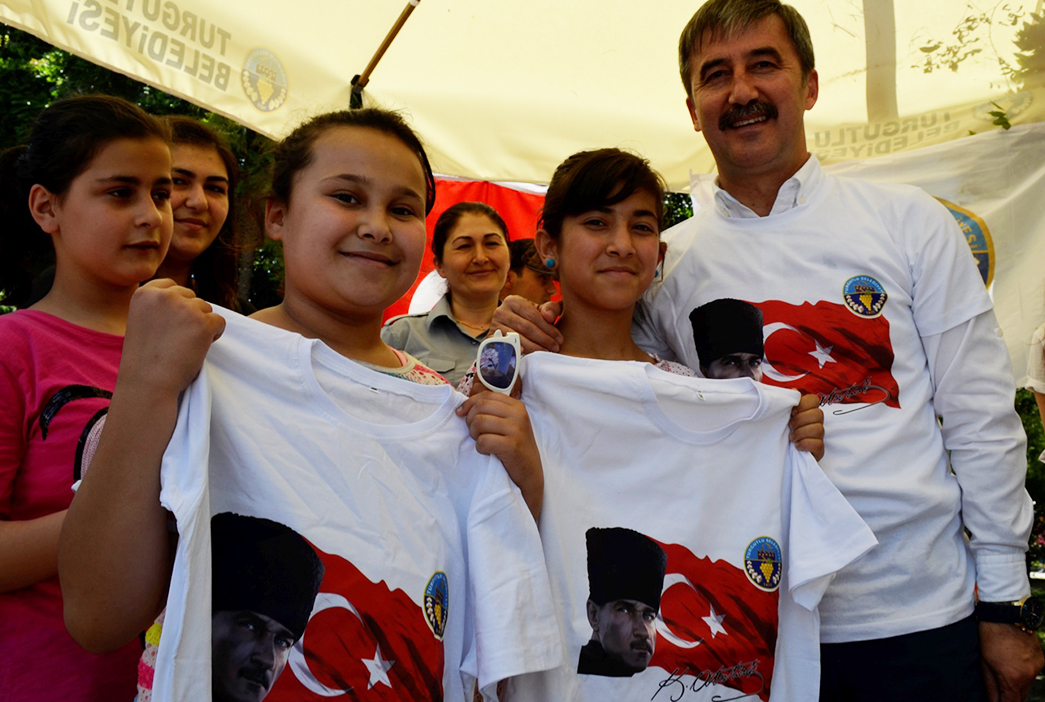 şirin'den Gençlere Tişört