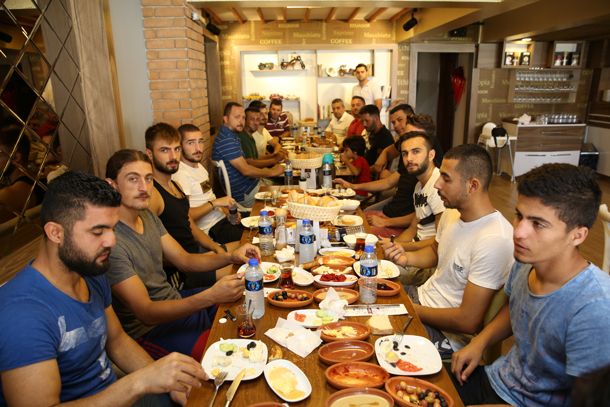 Büyükşehir Belediyespor Moral Depoluyor