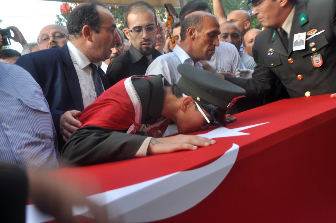 Turgutlu şehidini Ağlayarak Uğurladı