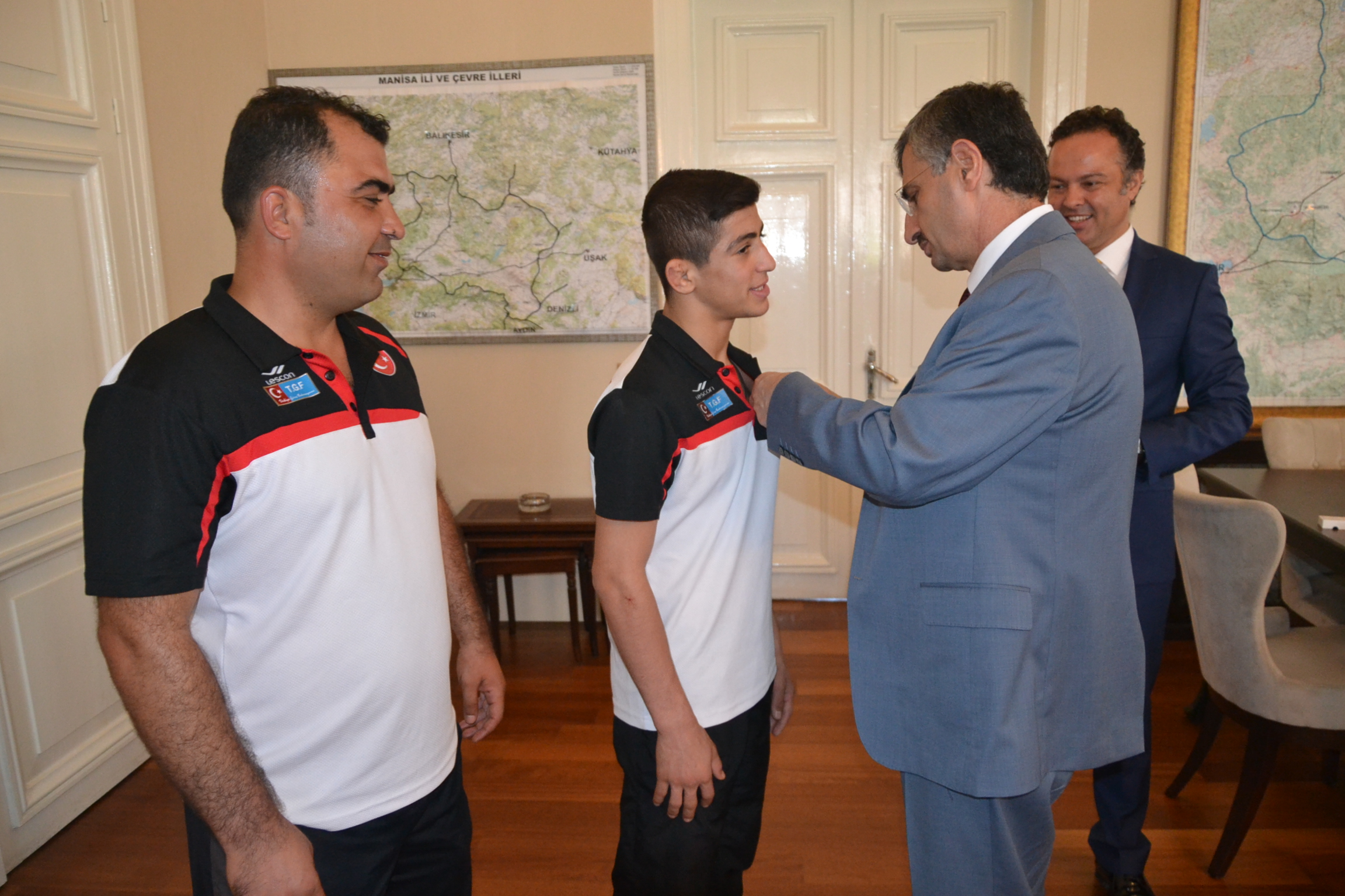 şampiyon'a Bir ödül De Vali Bektaş’tan