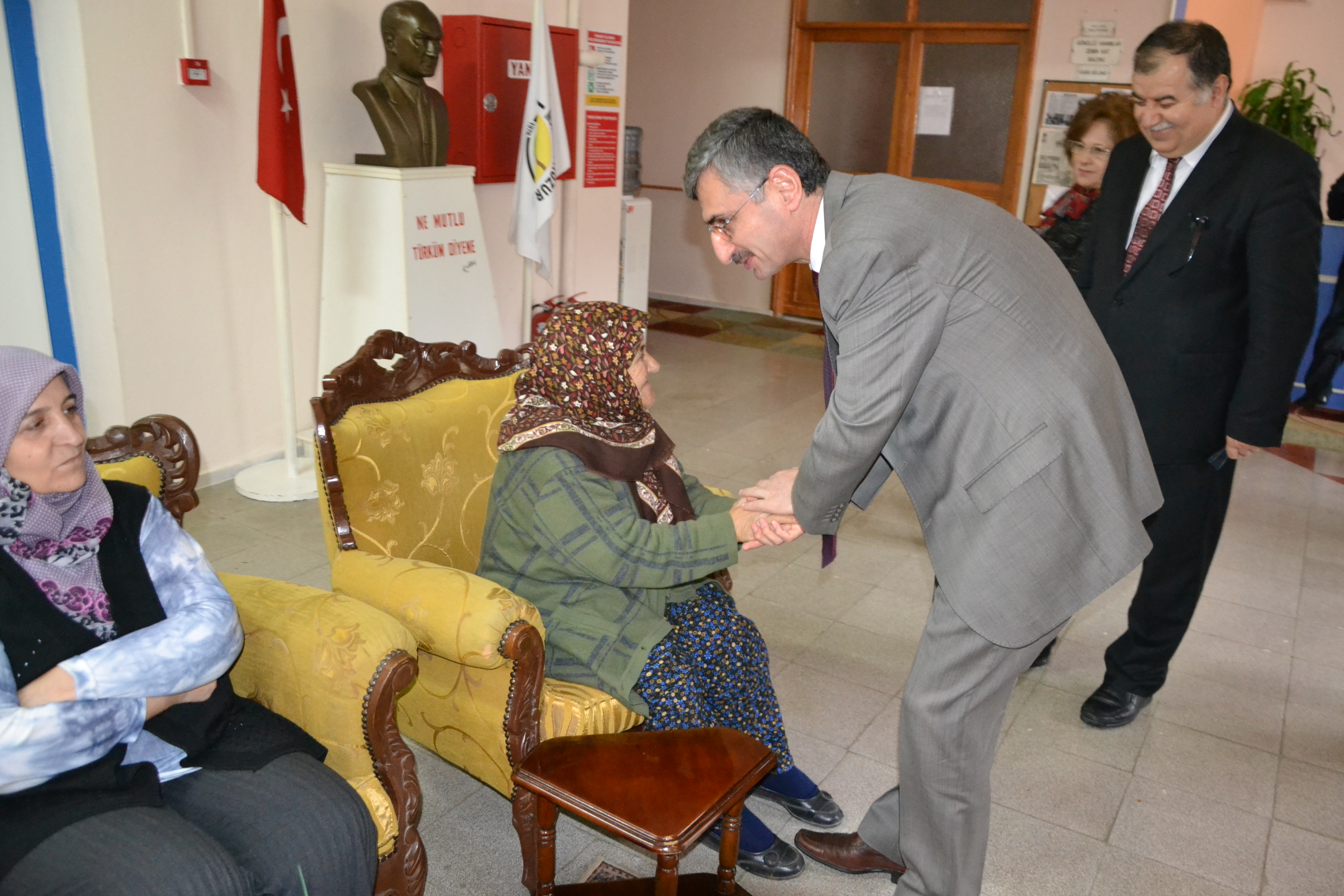 Vali Bektaş’tan Huzurevi Sakinlerine Ziyaret