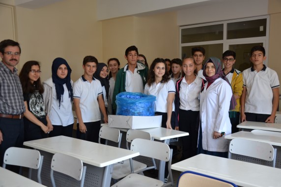 öğrencilerden Mavi Kapak Kampanyası