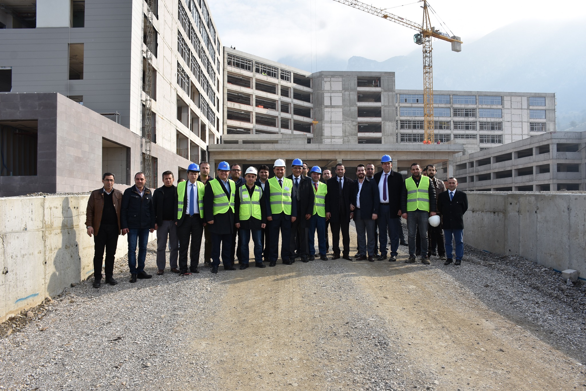 Baybatur şehir Hastanesi İnşaatını İnceledi