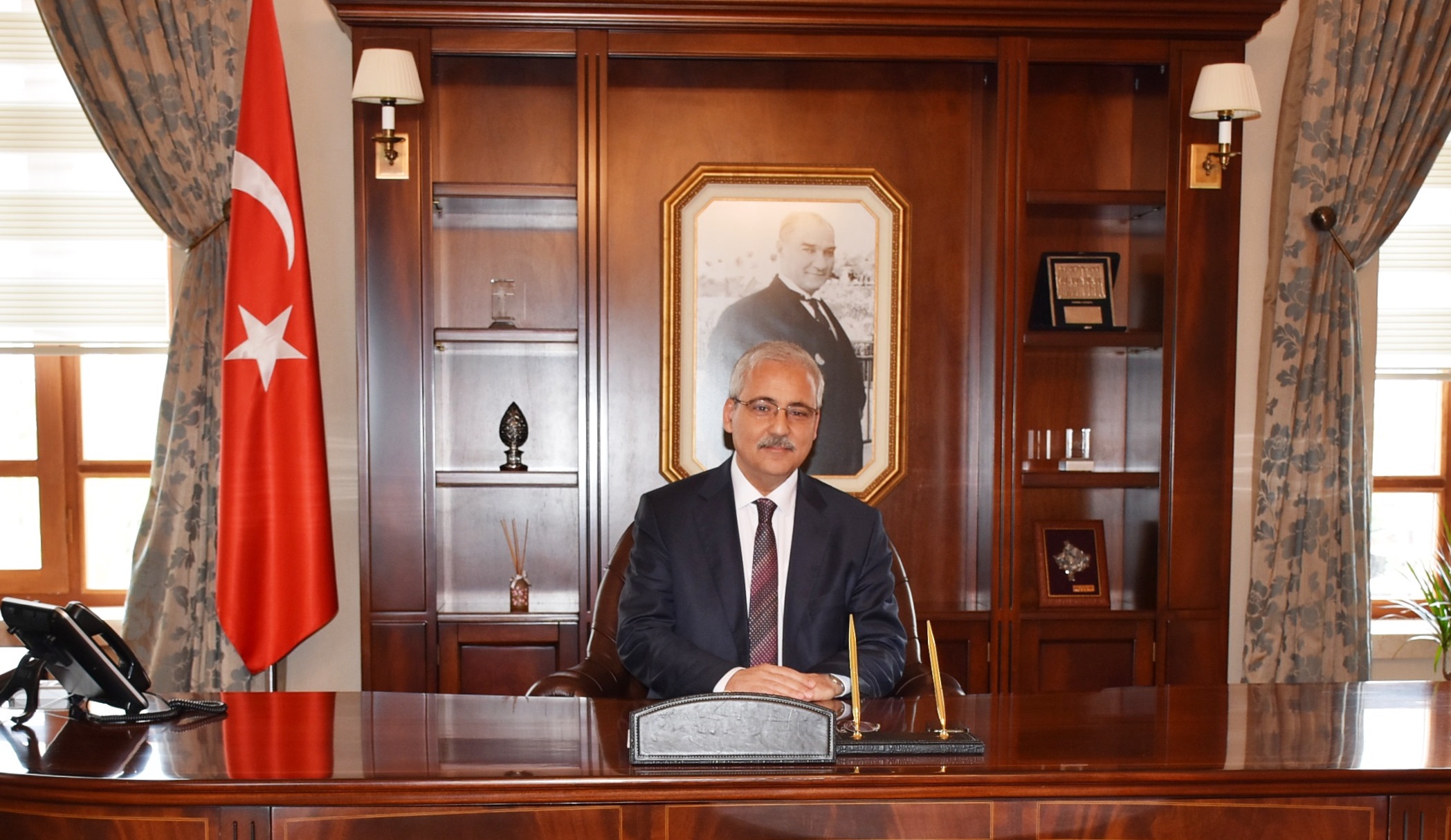 Manisa Valisi Sayın Mustafa Hakan Güvençer'in 10 Kasım Atatürk’ü Anma Mesajı