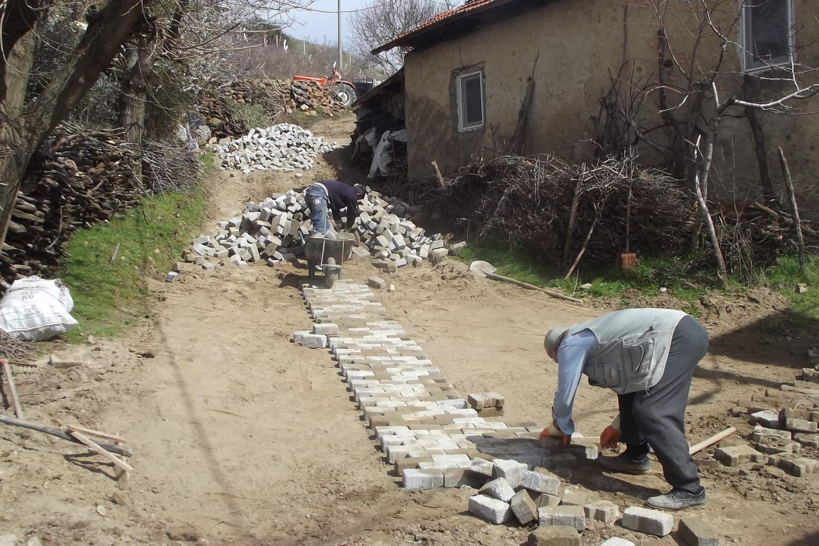 Güney Mahallesi’nde Yol çalışması