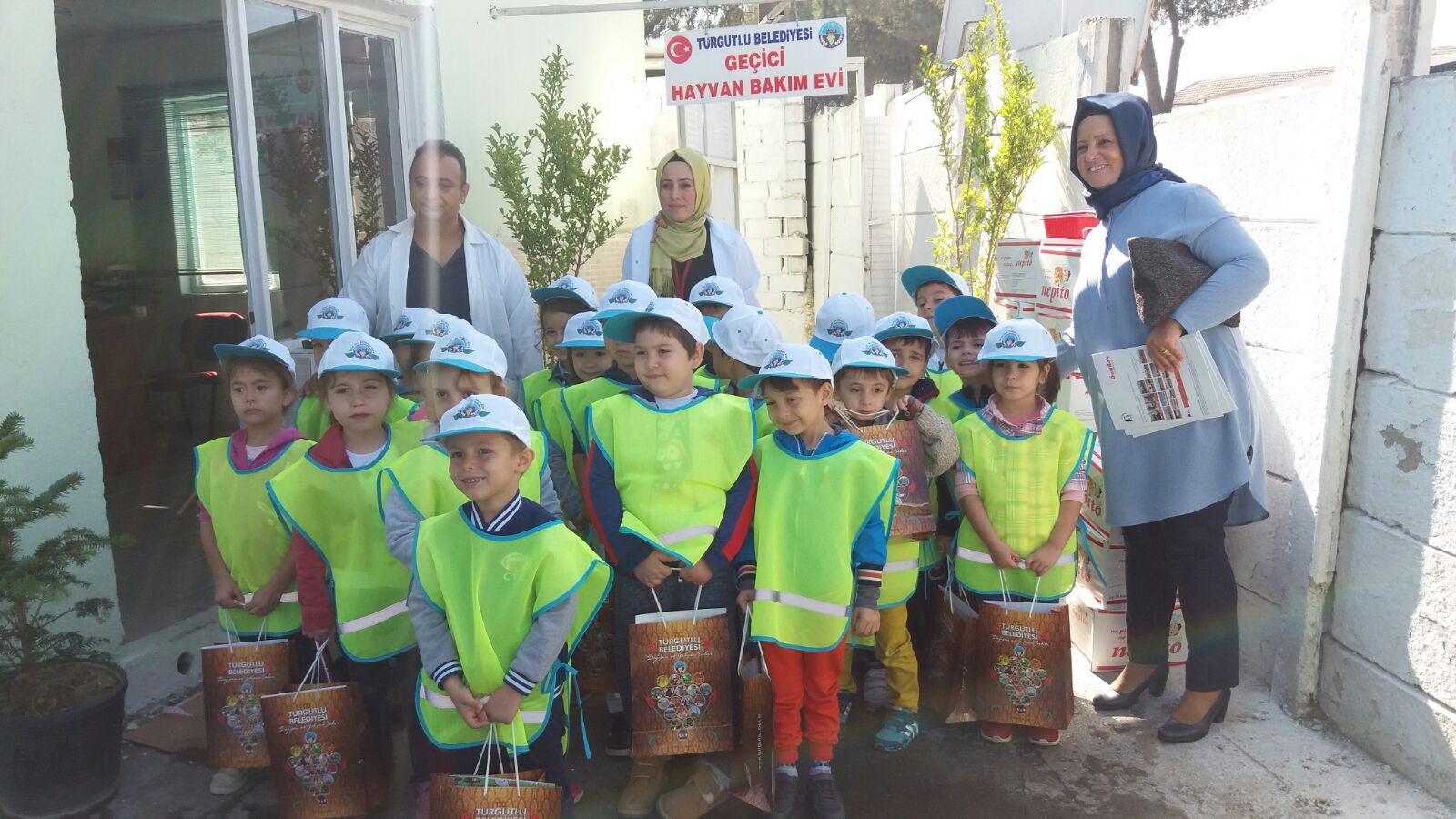 Hayvanları Koruma Gününde Barınağa Akın Ettiler