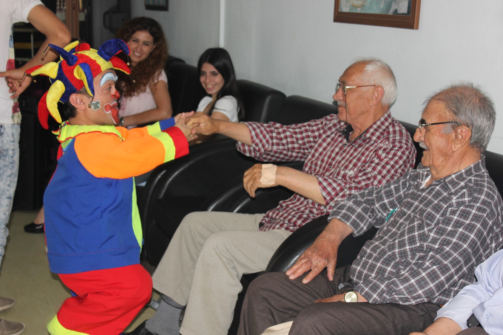 Huzurevi’ne Erken Gelen Bayram Sakinlerini Mutlu Etti