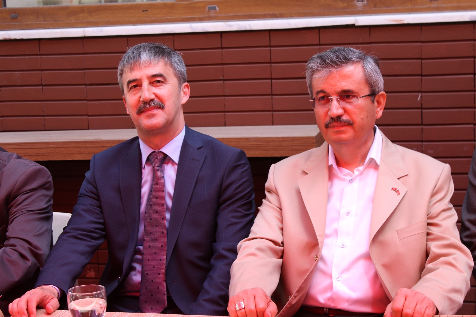 Balkız, “köy Yanar Başkası Saçını Tarar