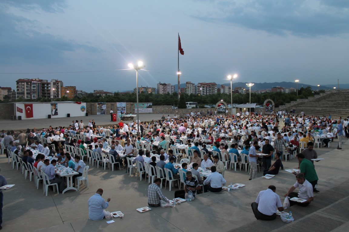 Vali Bektaş İftarı Turgutlu’da Açtı