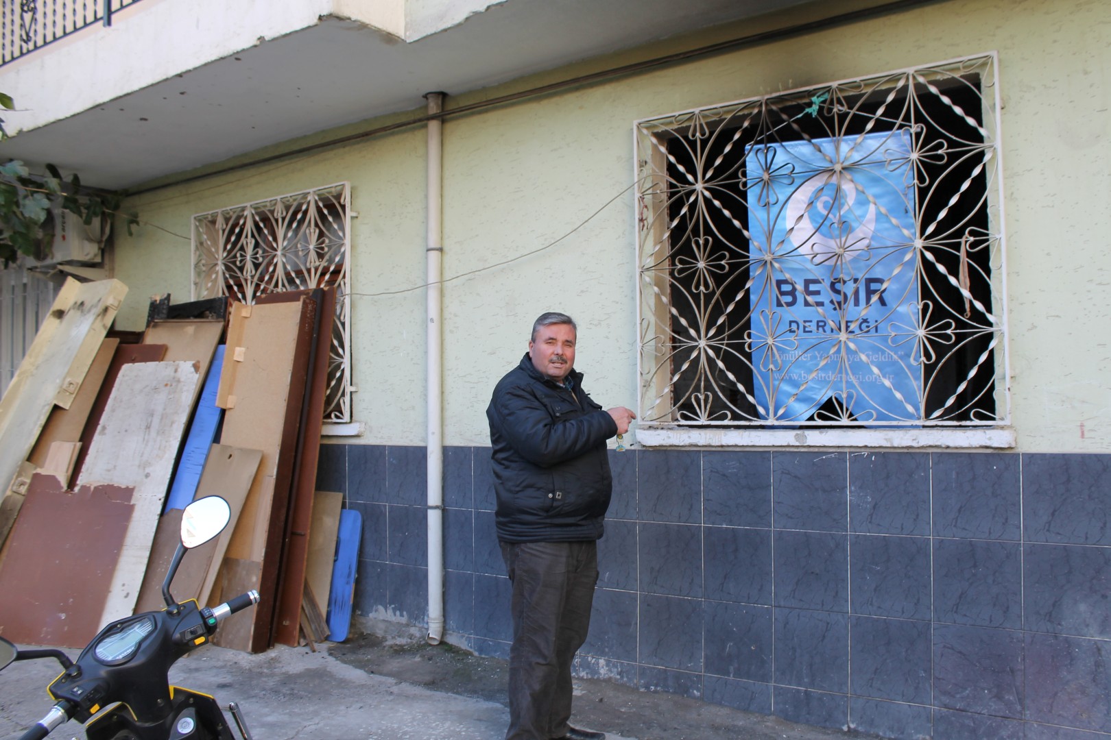 Evi Yanan Aileye Beşir Derneği El Uzattı