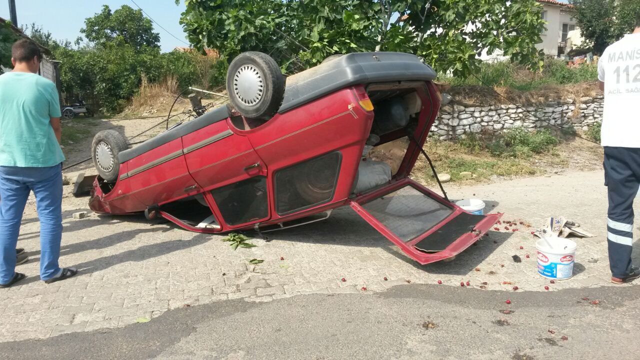 Telefon Direğine çarpan Otomobil Takla Attı.
