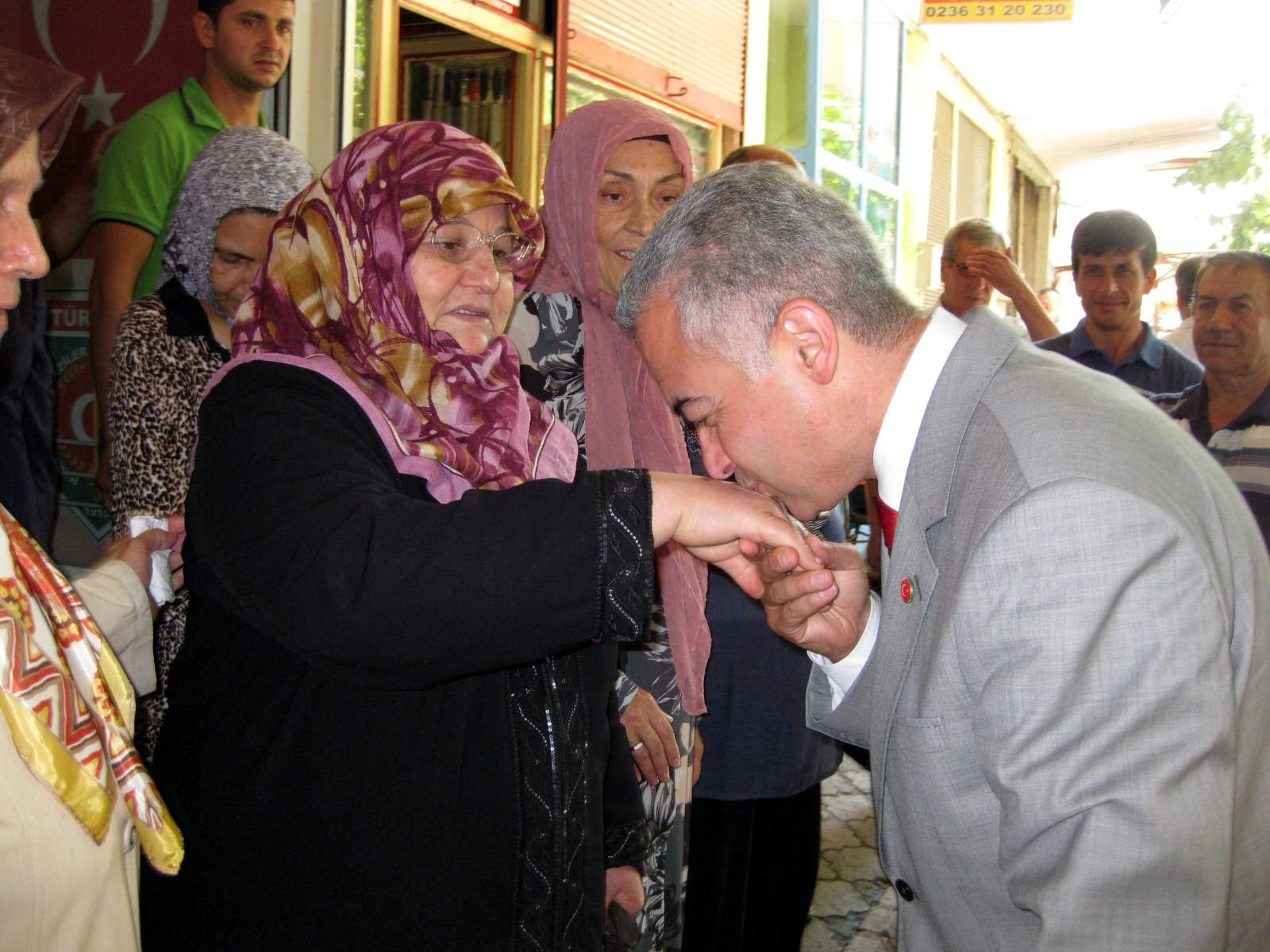 Turan: Sizleri Baş Tacı Etmeye Geldim