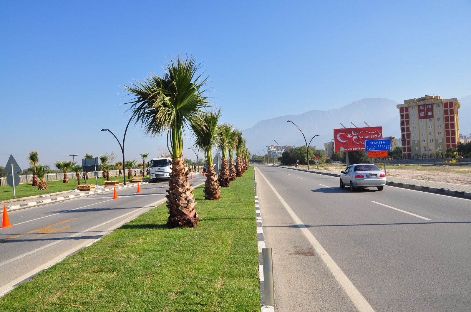 Muradiye Menemen Yoluna Estetik Dokunuş