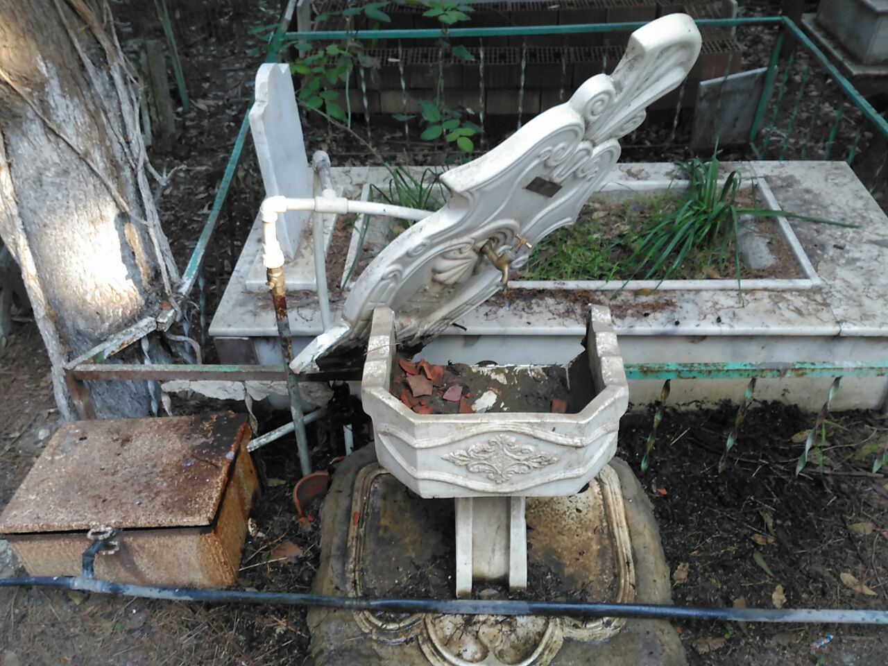 Turgutlu Mezarlığına çirkin Saldırı