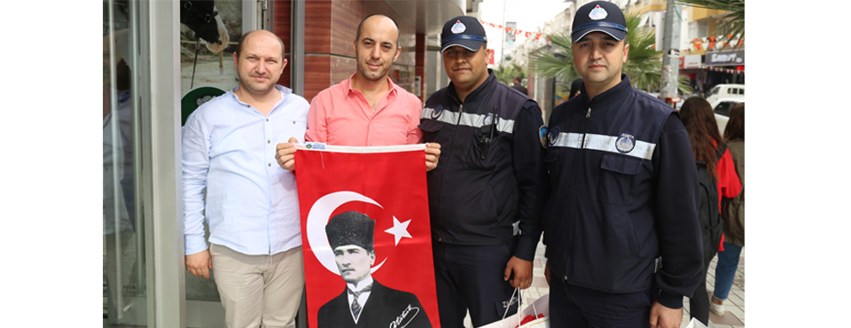 Cumhuriyet Bayramına Türk Bayraklı Karşılama