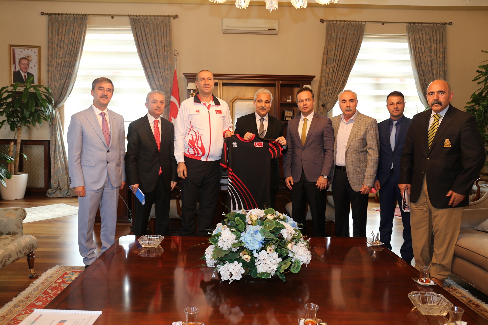 Vali Güvençer Milli Heyecana Davet Edildi