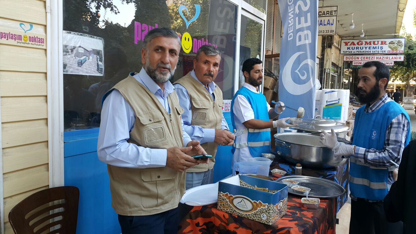 Beşir Derneği'den Aşure İkramı