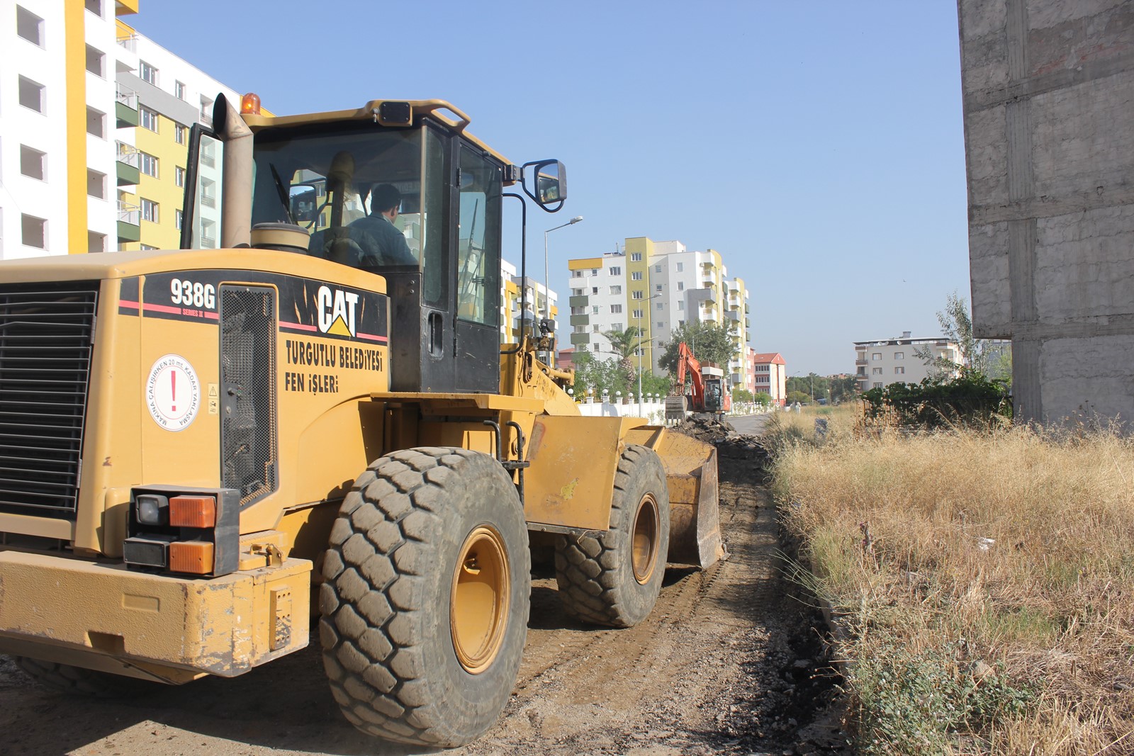 Yol Yapım çalışmalarına Devam Ediliyor