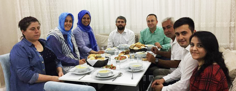 Ak Parti şehit Aileleri Ve Gazilerle Aynı Sofrada Buluştu