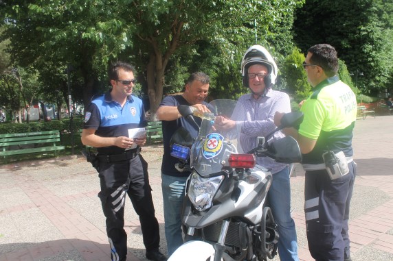 Emniyet Trafik Kuralları İçin Vatandaşı Bilinçlendirdi