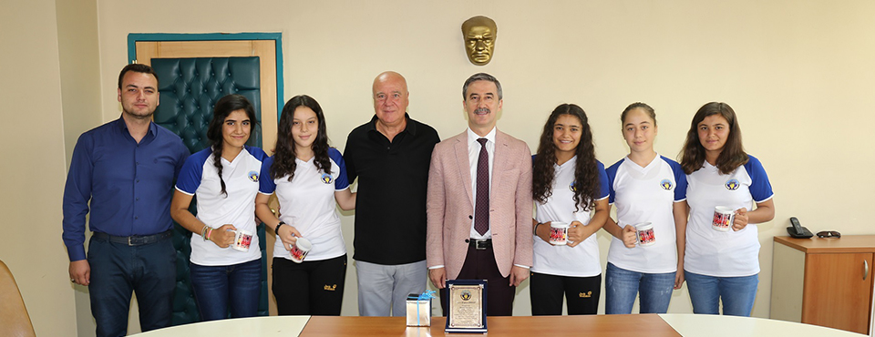 Başkan şirin Başarılı Hentbolcuları Uğurladı