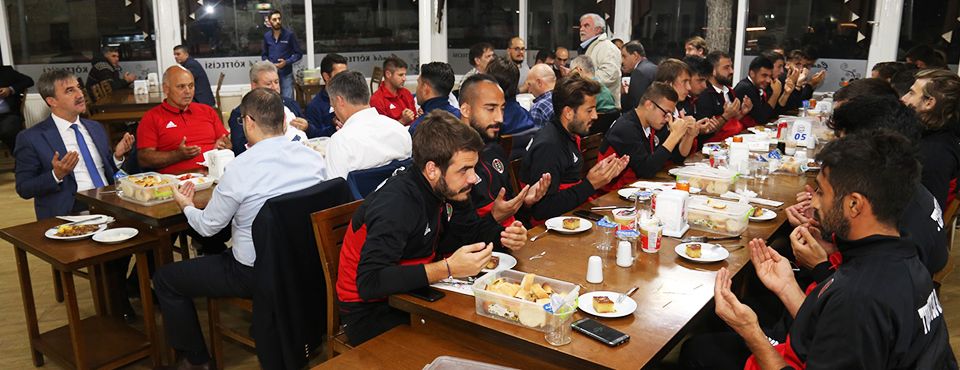 Köfteler çamlık'tan Goller Turgutluspor'dan