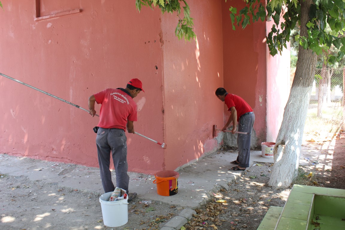 İhsan Erturgut İlkokulu’nun Boyası Belediyeden