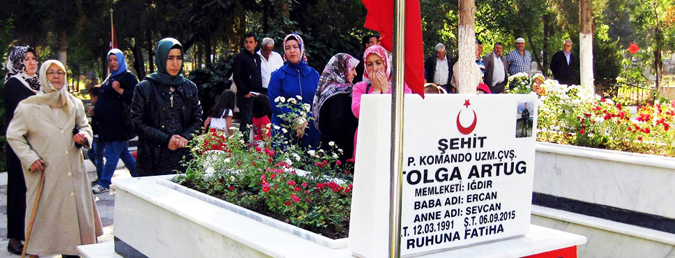 Anneler şehitlikte Buluştu
