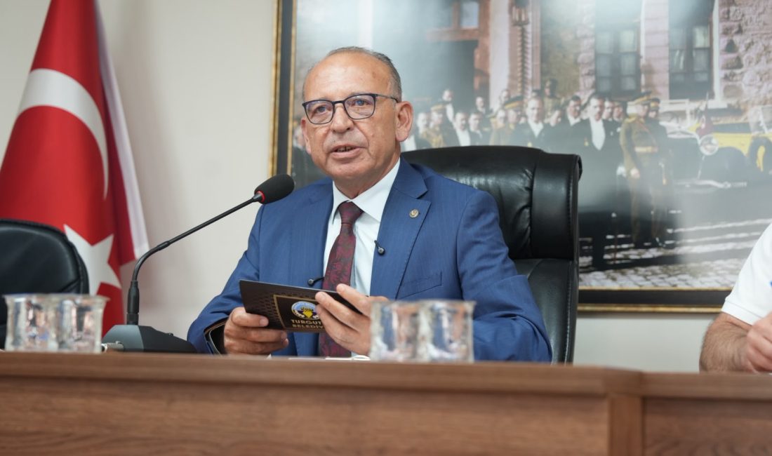 Turgutlu Belediye Başkanı Çetin Akın, “Yeni Parti”ye katılacağını duyurdu. Akın,