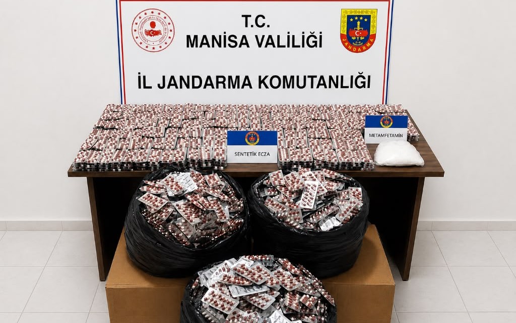 Otoyolda durdurulan araçtan uyuşturucu çıktı: 59 bin 212 hap ele geçirildi Manisa’da jandarma ekiplerinin otoyolda gerçekleştirdiği operasyonda bir araçtan 59 bin