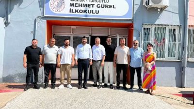AK Parti Turgutlu İlçe Başkanı Av. Ömer Can Temizel, beraberindeki
